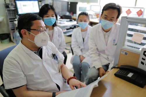 突破性研究 非小細胞肺癌患者無進展生存期延長三年以上——上海專家引領(lǐng)全球靶向治療新趨勢